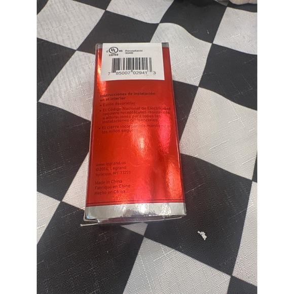 Pass & Seymour Legrand Dark Bronze Decorator Outlet 15 Amp 125V Tamper Resistant - Picture 4 of 4